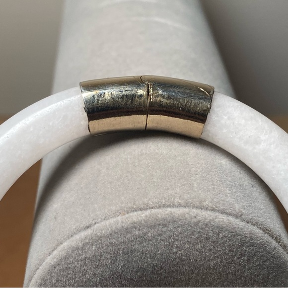 Vintage White Peking Glass Gold Tone Bracelet - Picture 5 of 10